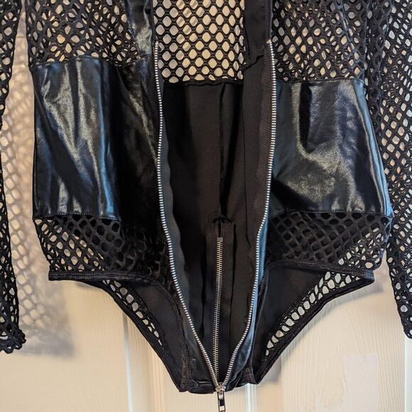 MUSIC LEGS Fishnet WET-LOOK V SHAPE TEDDY Zipper Long Sleeve Sexy Halloween NWT - Picture 8 of 16
